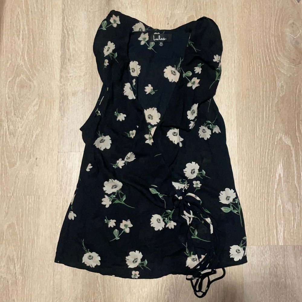 NWOT Lulu’s Black Floral Wrap Top